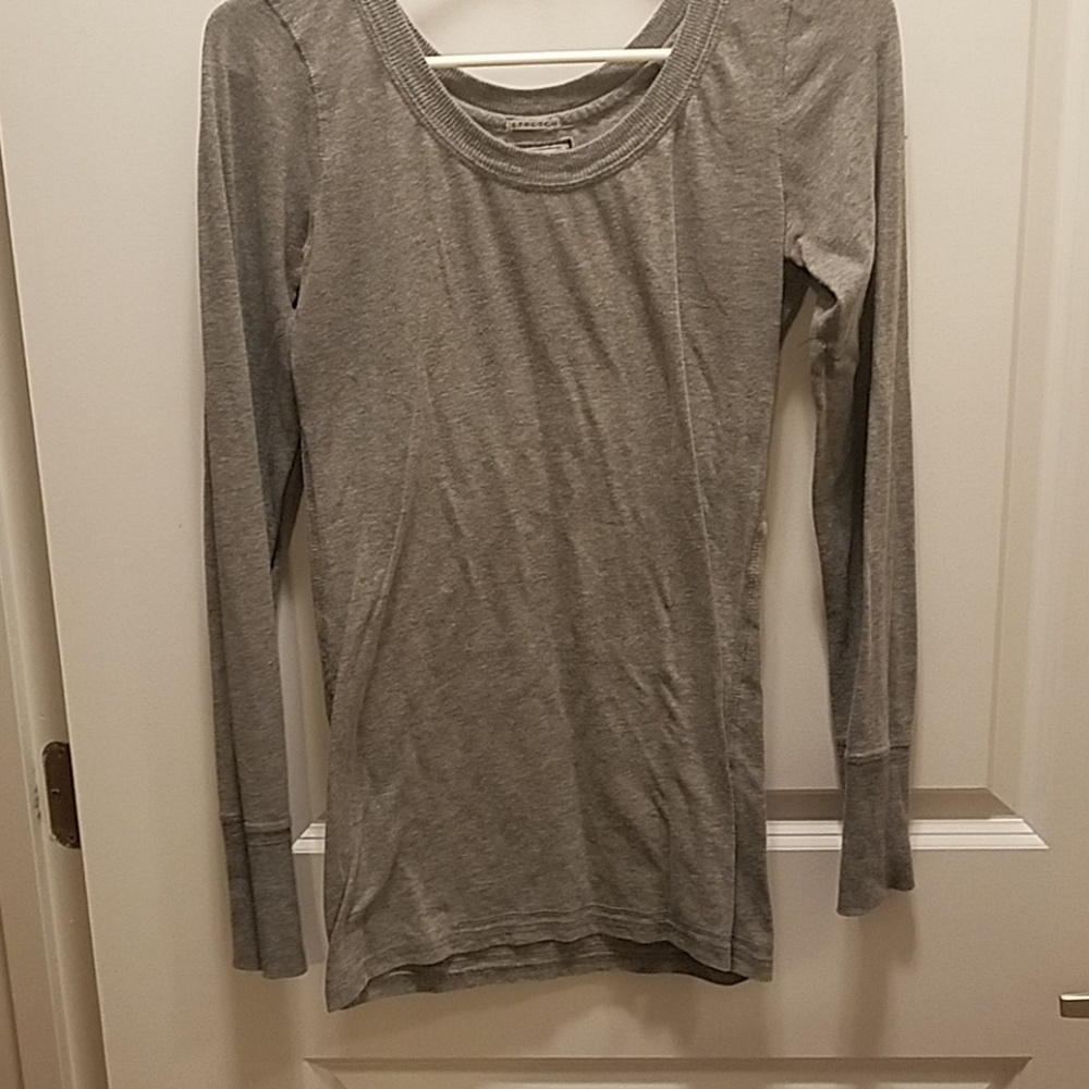 Grey long sleeve tee